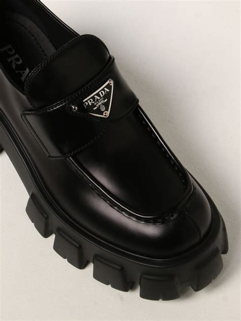 prada scarpe mocassino|Mocassini in pelle in Nero .